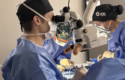 Dr. McNutt performing office based cataract surgery at Physicians Eye Clinic of Laredo